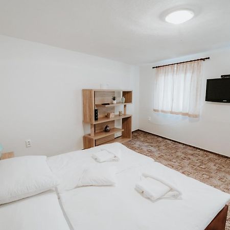 Ard Apartments - Levice Luaran gambar