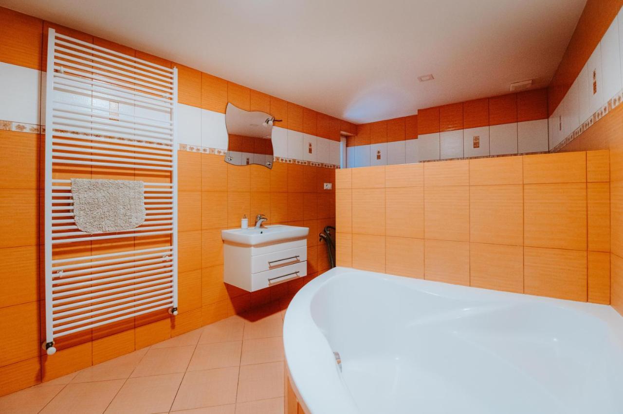 Ard Apartments - Levice Luaran gambar