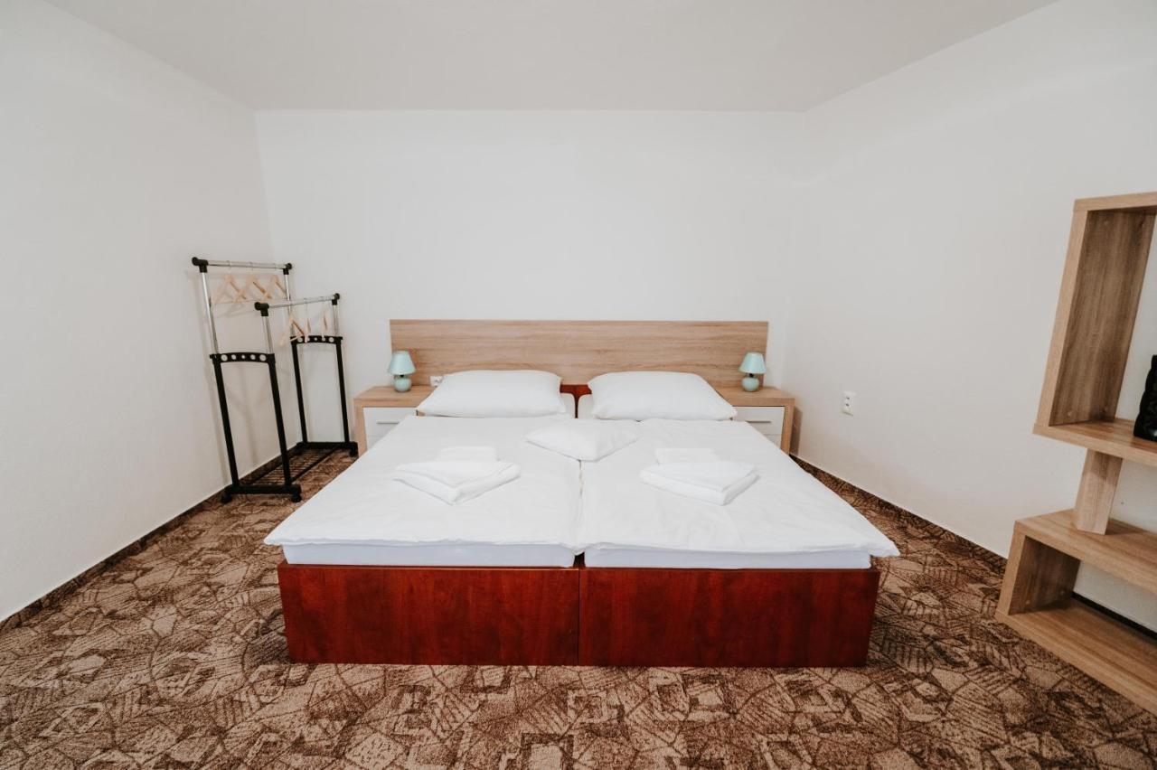 Ard Apartments - Levice Luaran gambar