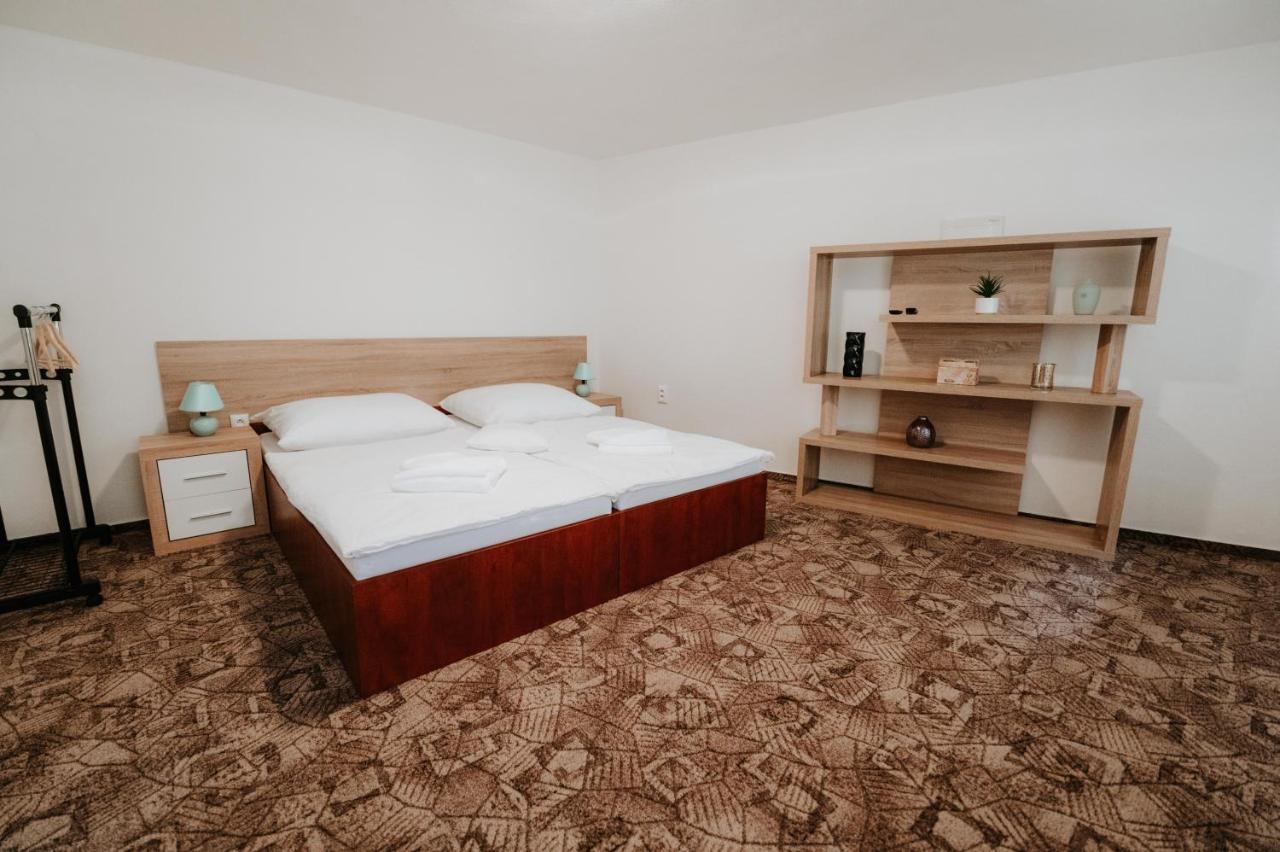 Ard Apartments - Levice Luaran gambar