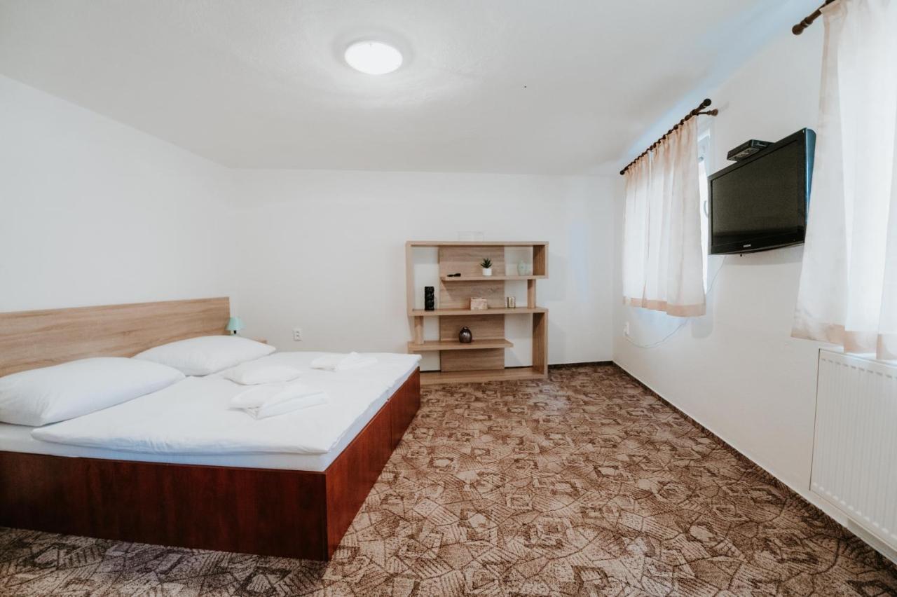 Ard Apartments - Levice Luaran gambar